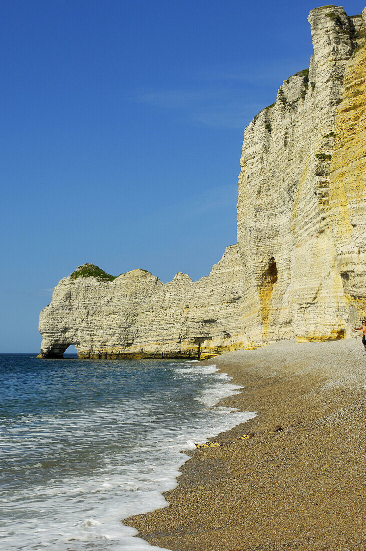 Porte dAmont cliff, Étretat. Haute-Normandie. Normandy, France