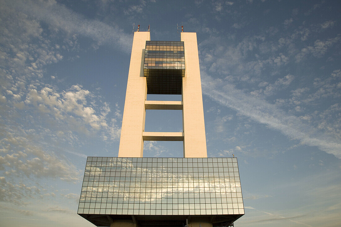 Fachada de Torre de Control del Puerto, La Coruña, Galicia, España