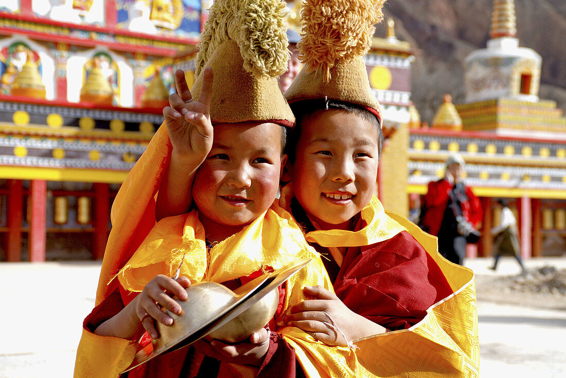 Buddhist, Buddhists, Chanting, China, Chinese, Close up, Closeup, Color, Colour, Contemporary, Daytime, Devotes, Display, Ethnic, Ethnicity, Exterior, Festival, Garze, Generation x, Gompa, Holy, Hor