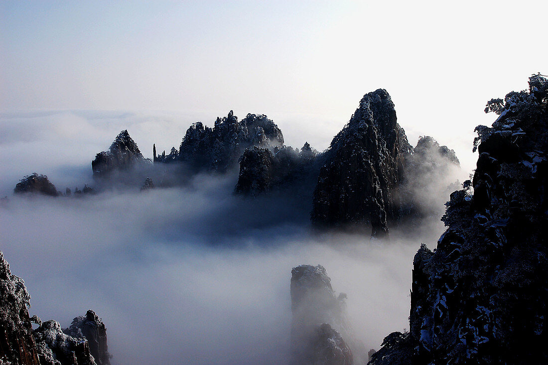 An-hui, Anhui, Anhwei, China, Cloud, Clouds, Cloudscape, Cloudscapes, Color, Colour, Daybreak, Huangshan, Landscape, Landscapes, Morning, Mountain, Mountains, Peak, Peaks, Scenery, Skies, Sky, Skyscape, Skyscapes, Summit, Summits, Sunrise, Top, Tops, View