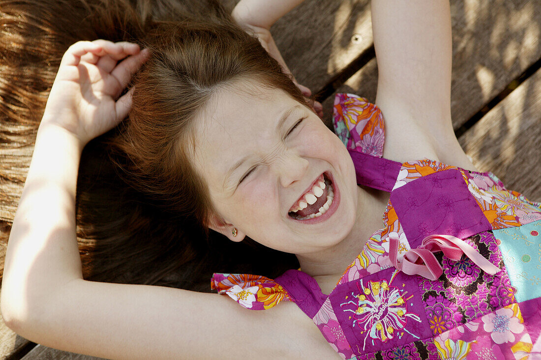 Girl on the flor having fun and laugh