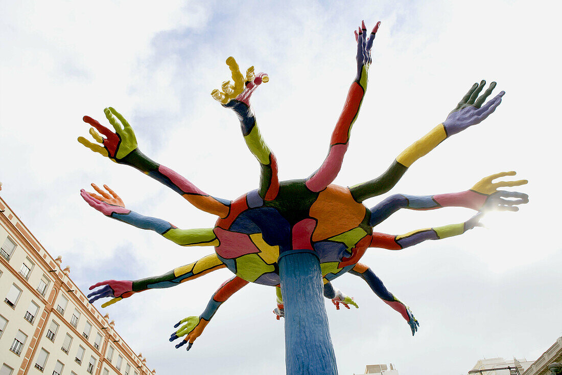 Skulptur der farbigen Hände in Castellon