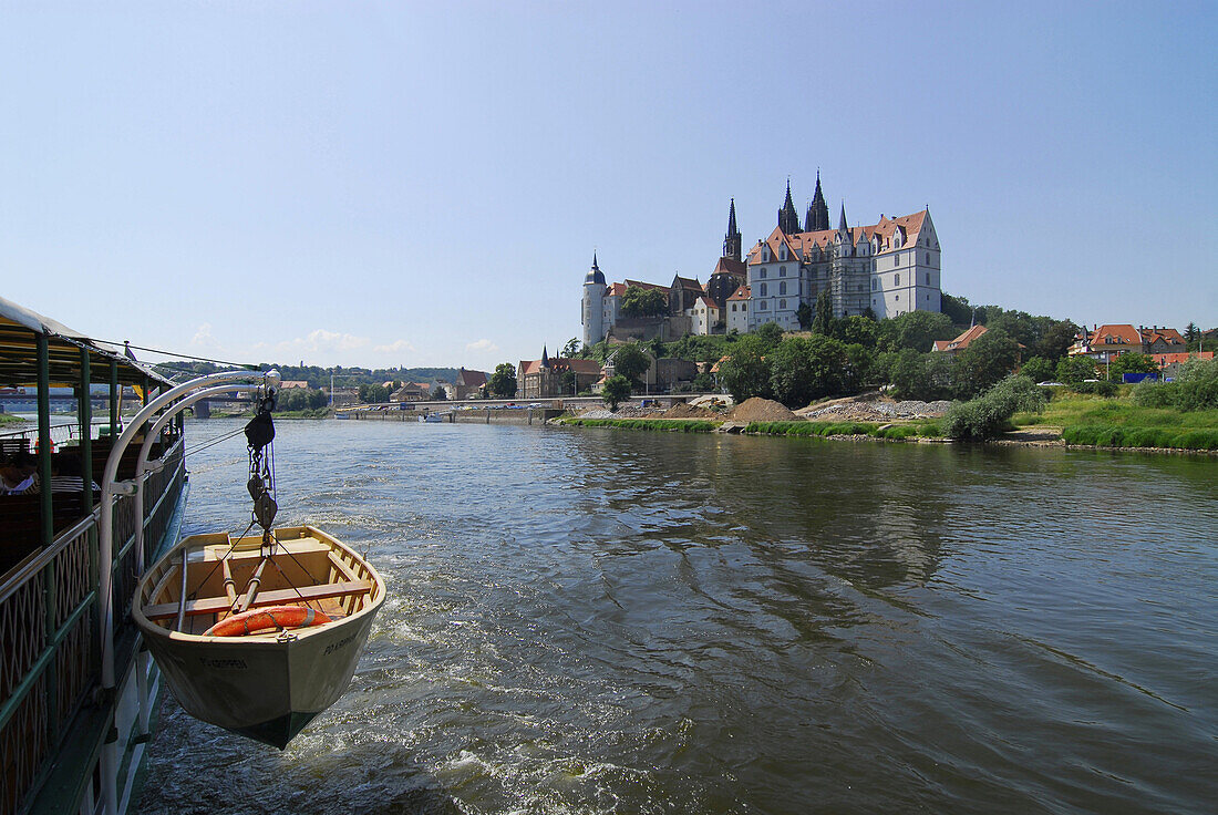 View over Elbe river to castle Albrechtsburg, Meissen, Saxony, Germany