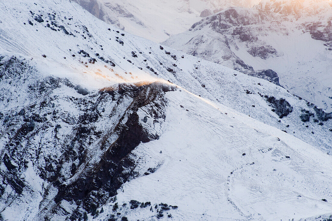 Schneebedeckte Dolomiten am Passo di Giau, Südtirol, Italien