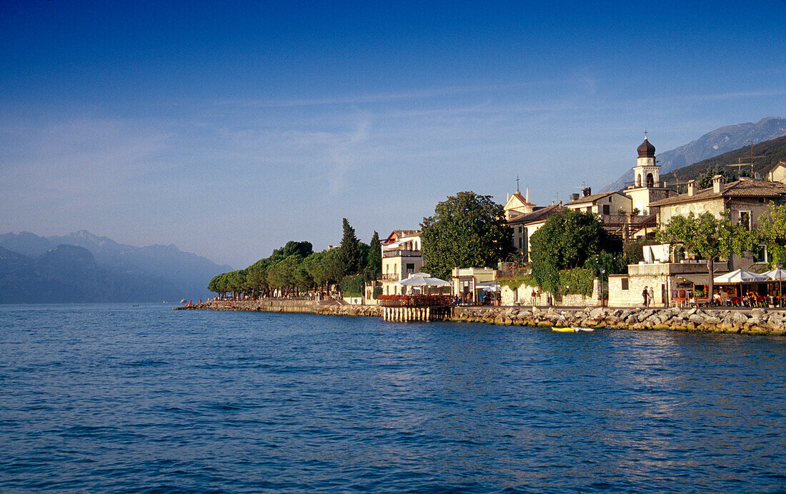 Lakeside promenade in the sunlight, Torri del Benaco, Lake Garda, Veneto, Italy, Europe
