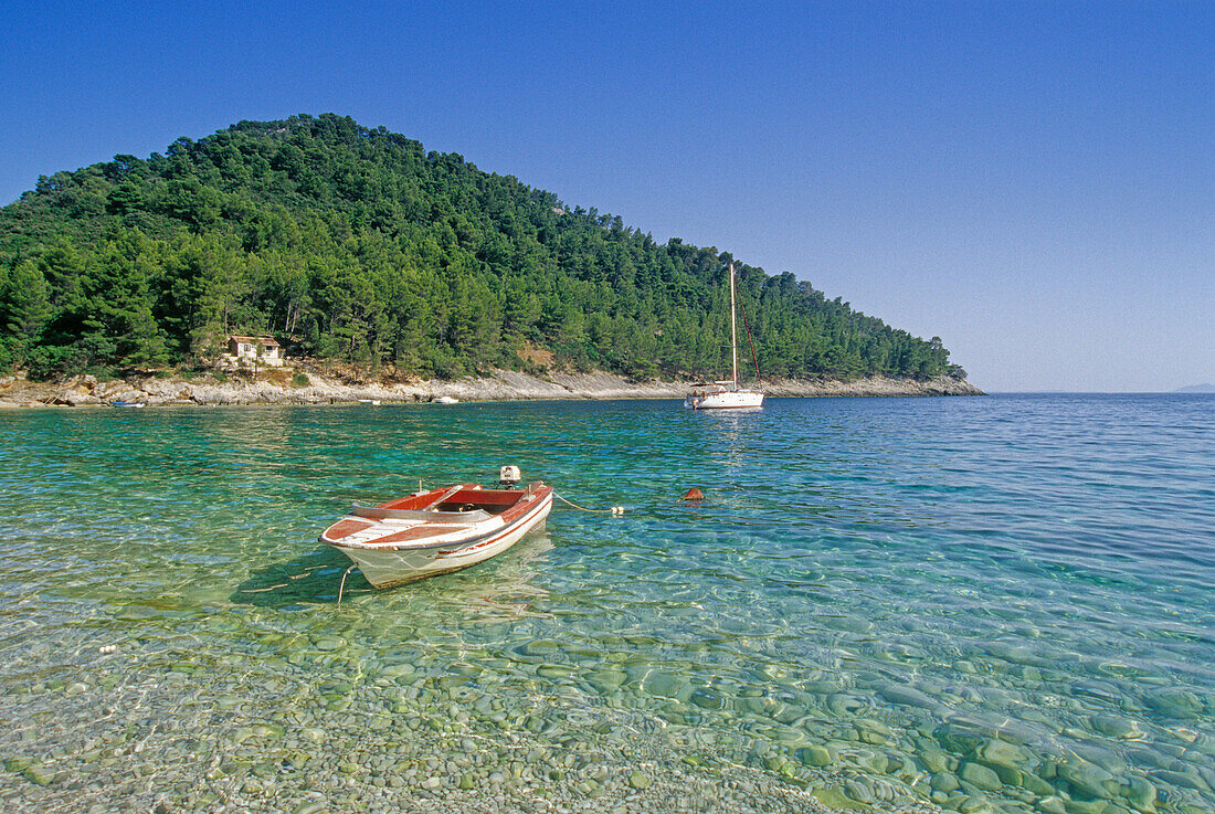 Boats off a beach at the southern coast in the sunlight, Korcula island, Croatian Adriatic Sea, Dalmatia, Croatia, Europe