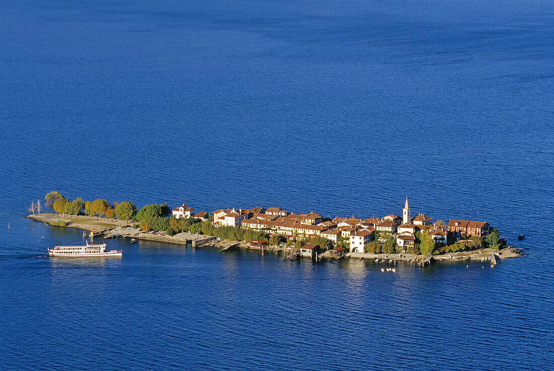Blick auf die Isola dei Pescatori, Borromäische Insel, Lago Maggiore, Piemont, Italien, Europa