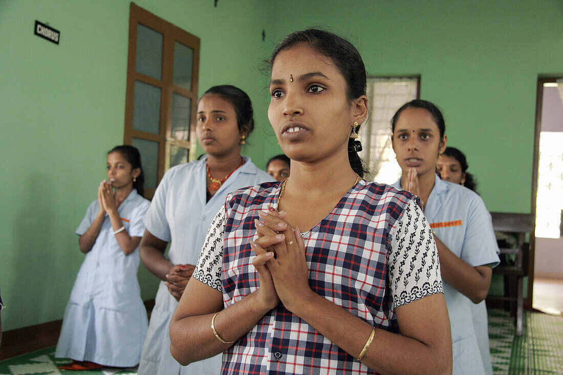 INDIA  Queens Garments, a project for poor women run by the Congregation of the Mother of Carmel CMC Sisters, Kottayam, Kerala  Young workers praying in the chapel  2006