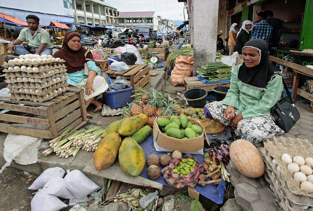 INDONESIA  Market traders, Banda Aceh, Aceh  2 years after the Tsunami