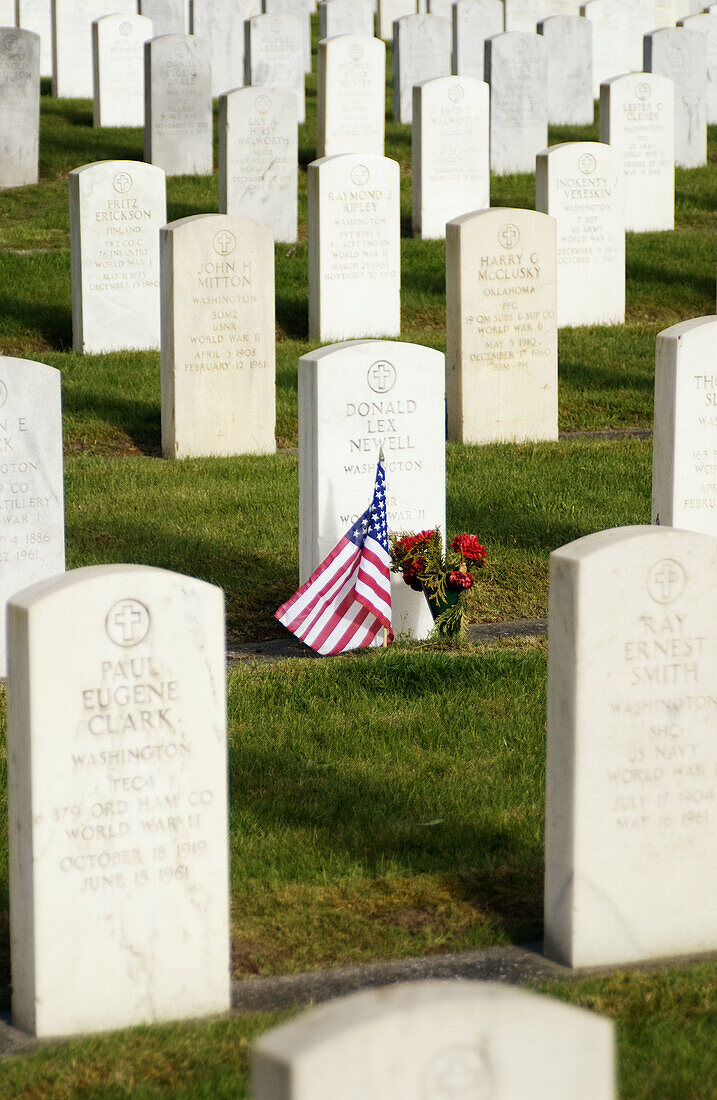 War veteran section of Washelli Cemetary, Seattle, Washington, USA