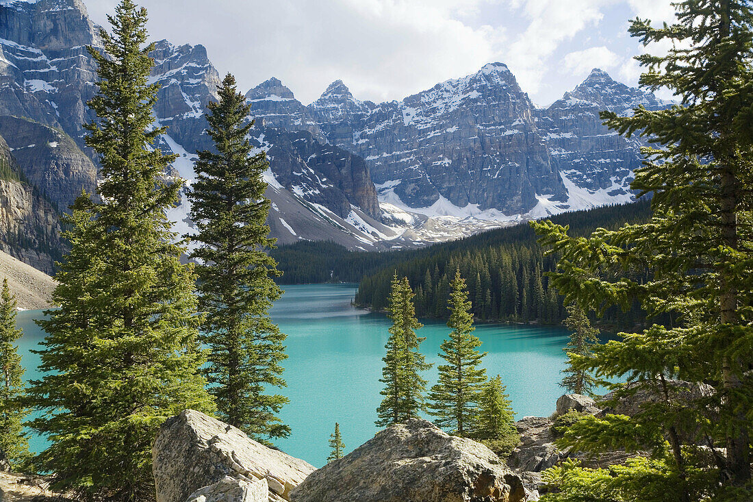 Moraine Lake, Banff National Park, Alberta, Canada