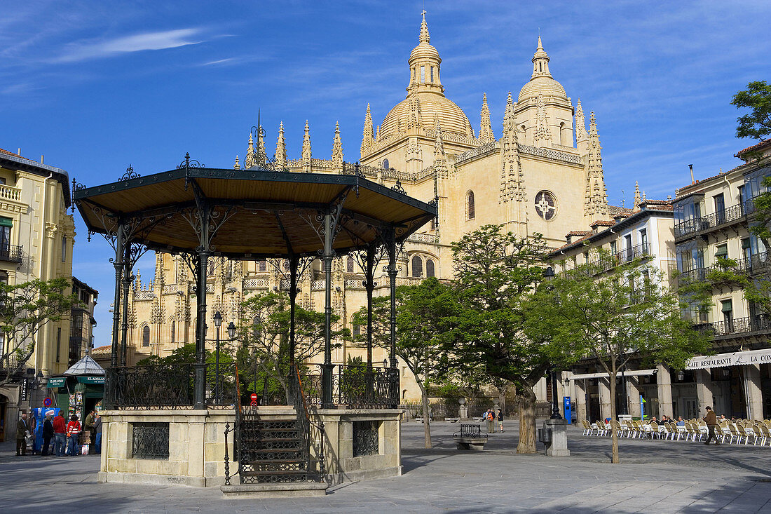 Plaza Mayor (Main square) and Cathedral. Segovia. Castilla León. Spain