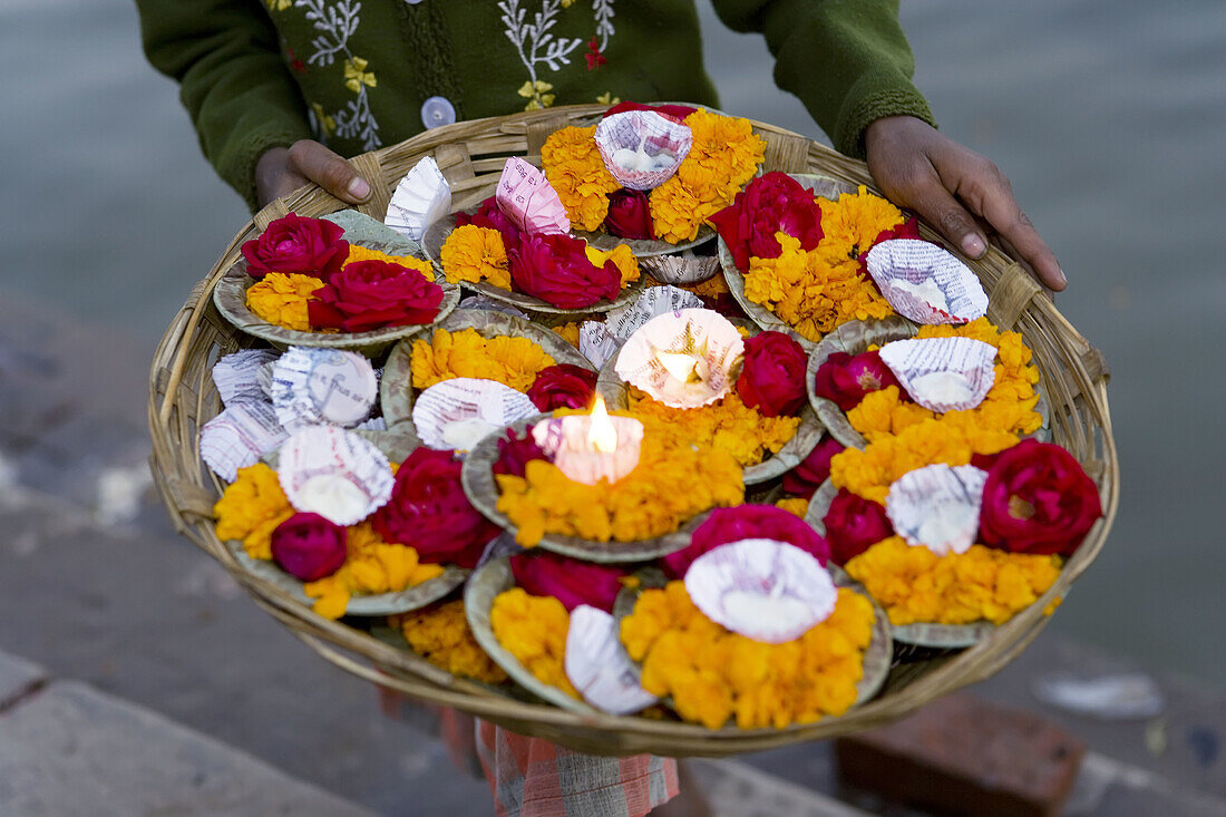 Flower sellers (flowers are used for Puja, hindu devotional worship), Varanasi, India