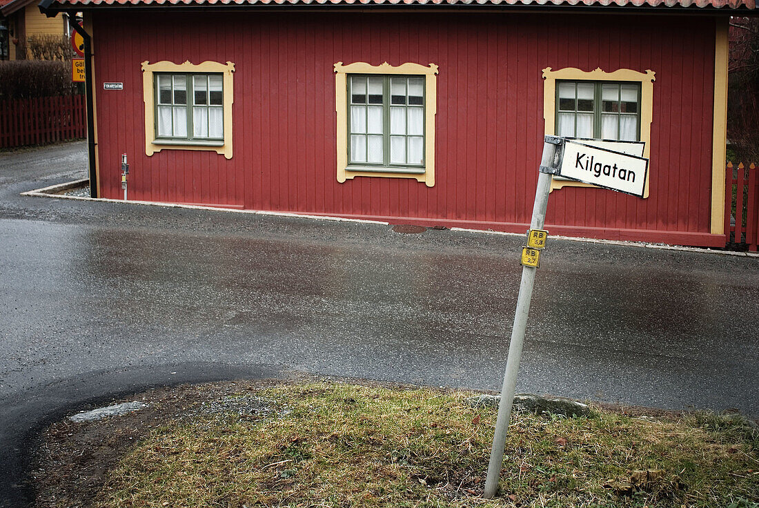 Cities, City, Color, Colour, Daytime, Europe, Exterior, House, Houses, Nobody, Outdoor, Outdoors, Outside, Road, Roads, Sign, Signs, Stockholm, Street, Streets, Sweden, Thoroughfare, Thoroughfares, Wet, V07-702650, agefotostock