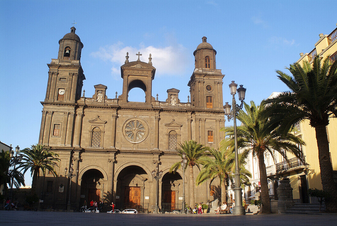 Cathedral in Plaza Santa Ana, Vegueta district, Las Palmas de Gran Canaria. Gran Canaria, Canary Islands, Spain