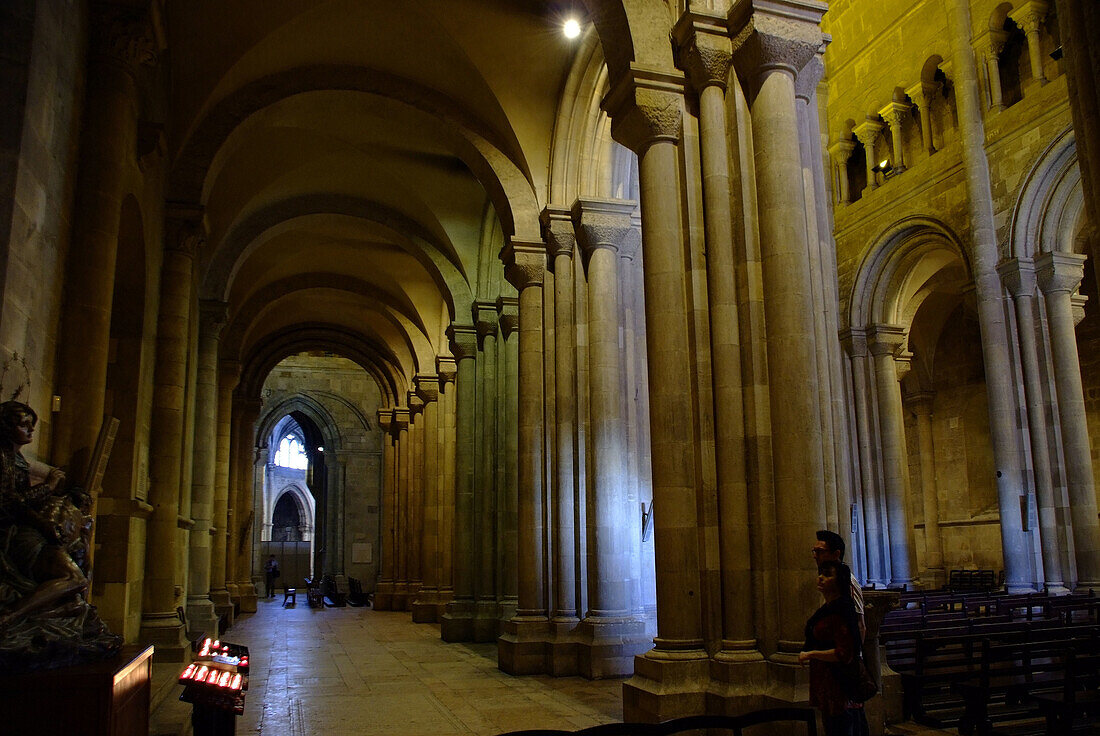 Interior de la catedral de Lisboa