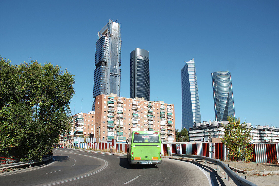 Geschäftsviertel Cuatro Torres von Chamartin aus gesehen, Madrid, Spanien