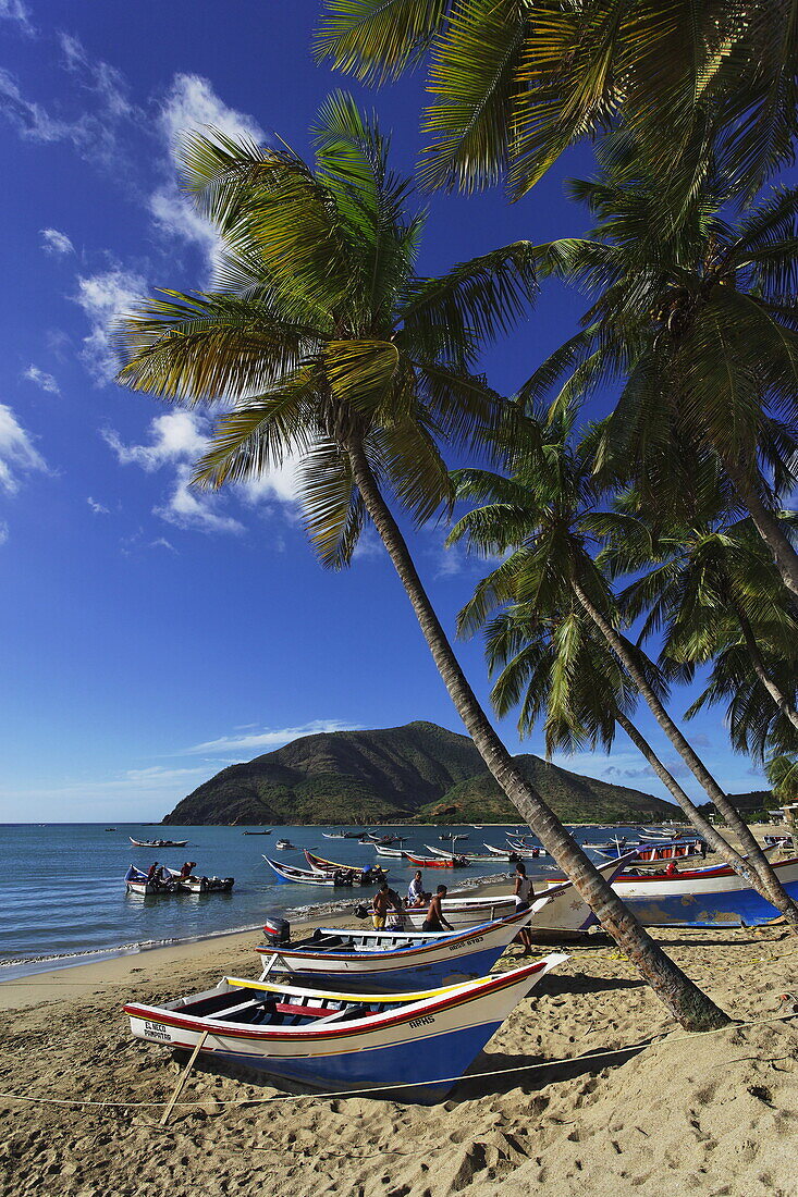 Fischerboote am Strand von Playa Galera, Juangriego, Isla Margarita, Nueva Esparta, Venezuela