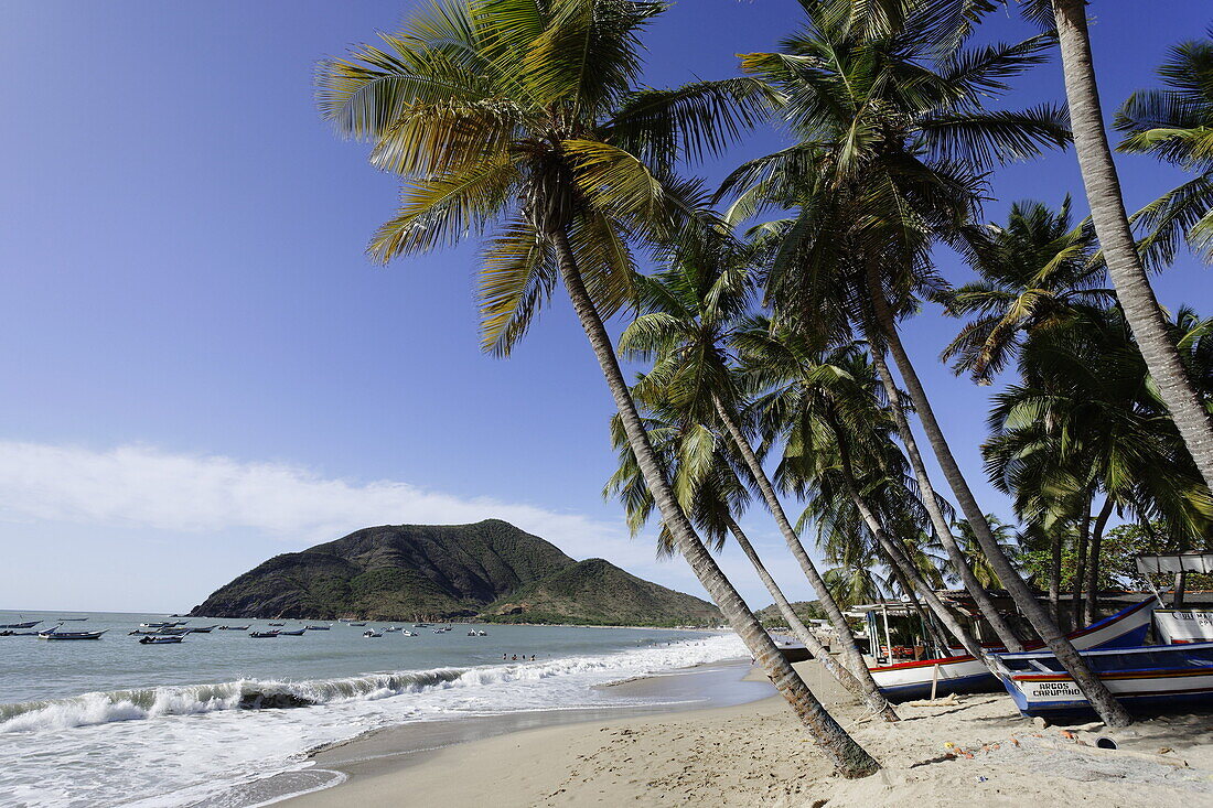 Fischerboote am Strand von Playa Galera, Juangriego, Isla Margarita, Nueva Esparta, Venezuela