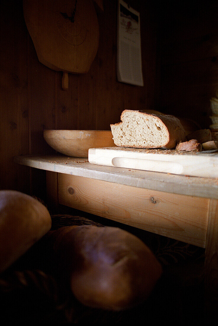 Brot und Brotlaibe, Essen, Almhütte, Berge, Alpen