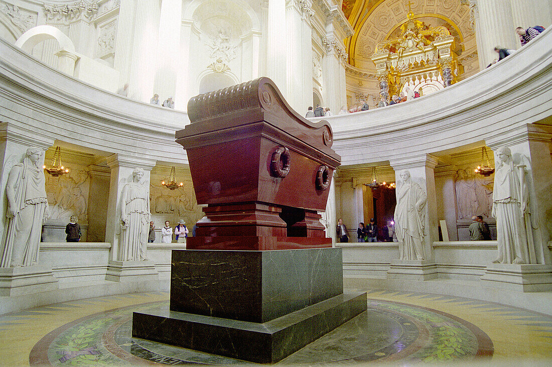 Napoleon Bonapartes tomb in the Hôtel des Invalides, Paris, France