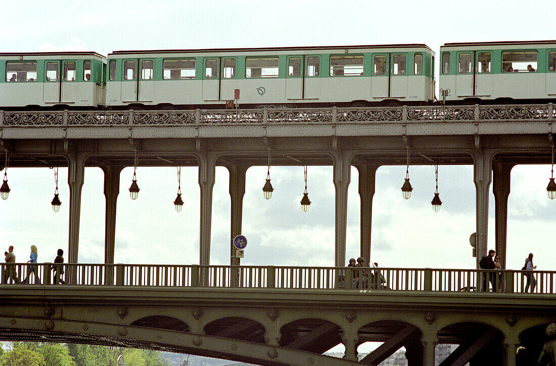 Subway and Bir-Hakeim Bridge over Seine river, Paris, France