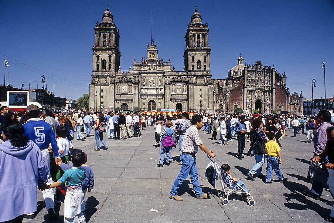 Metropolitan cathedral. Plaza de la Constitución (the Zócalo). Mexico City. Mexico.