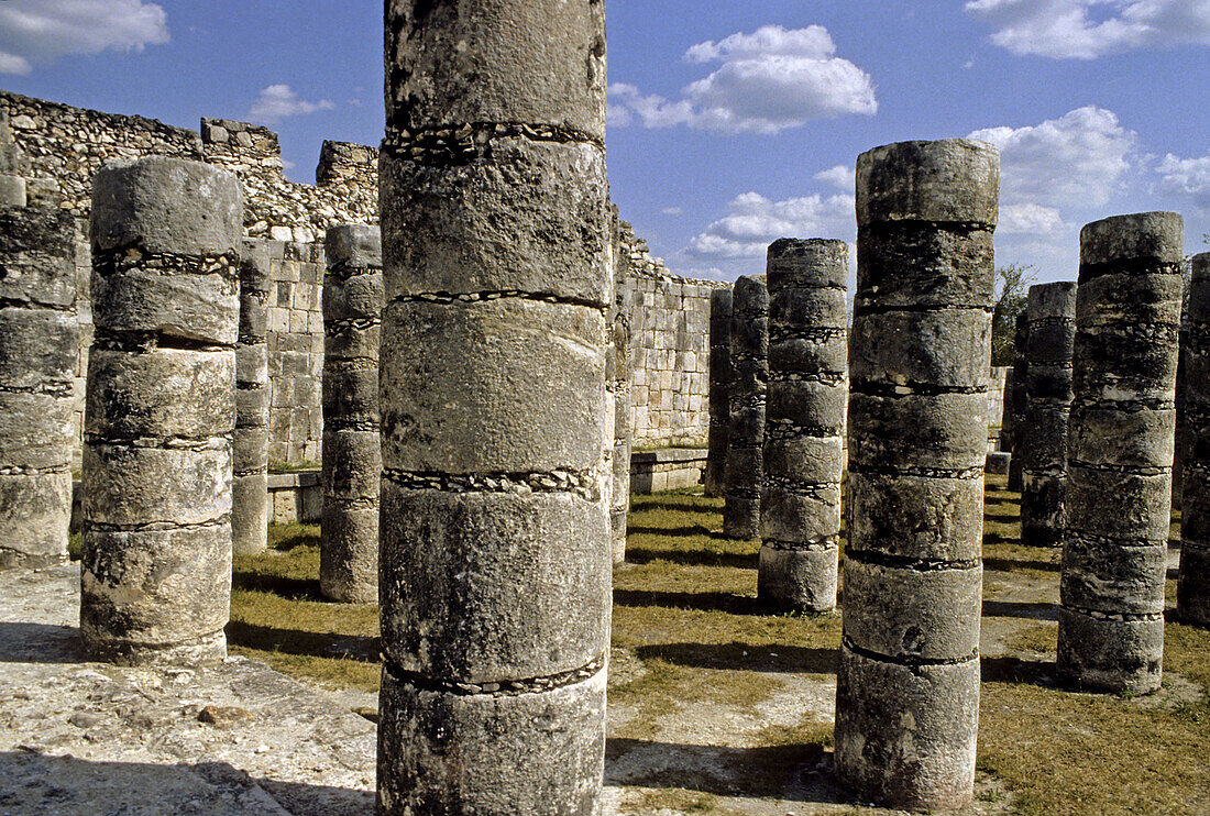 Temple of the Warriors and group of thousand columns, Mayan ruins of Chichen Itza. Yucatan, Mexico