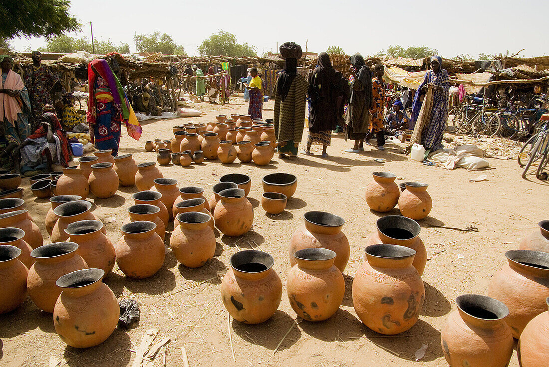 Burkina Faso. Sahel.Weekljy market of Gorom-Gorom. Traditional ceramics and bella women.