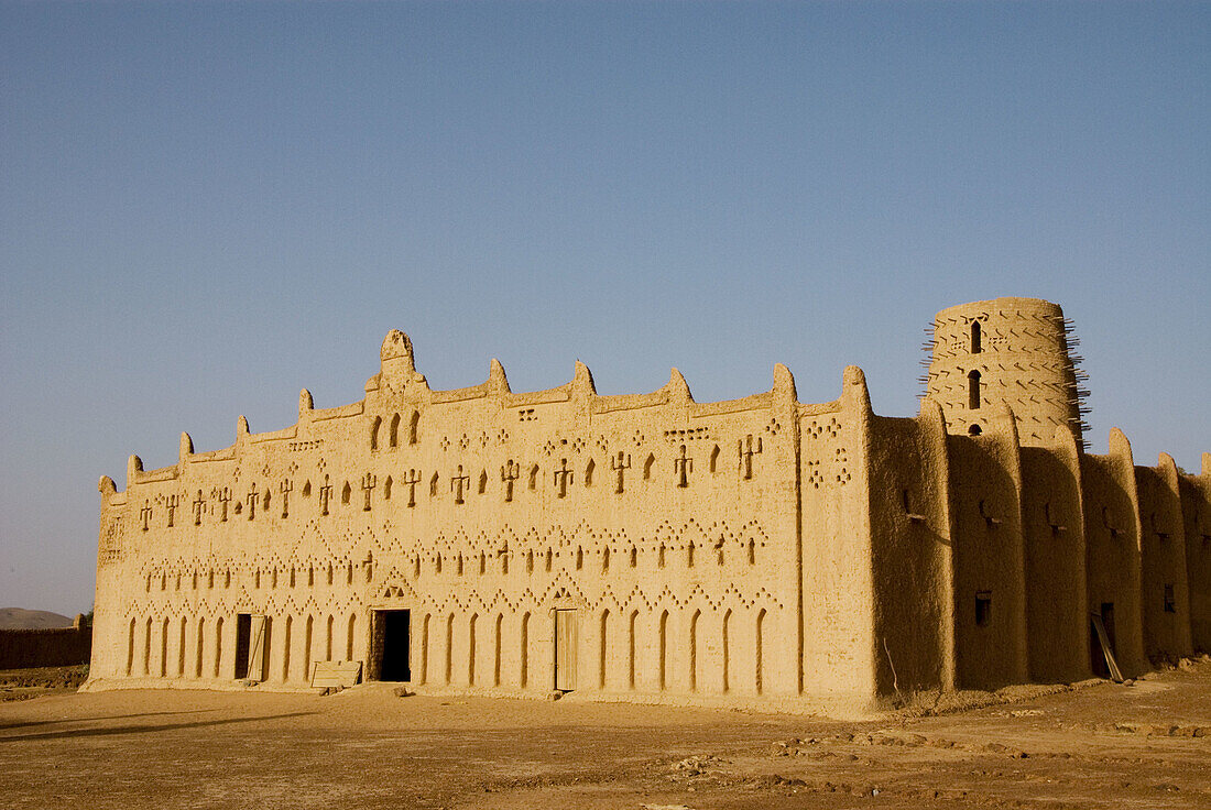 Burkina Faso. Sahel. Town of Bani. Sudanese style mosque. Traditional adobe architecture. Minarets.  Muslim Village.