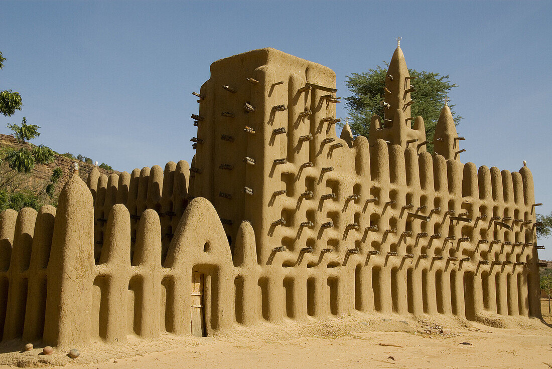Mali. Sahel. Dogon Land. Village of Kani-Koumbule. Sudanese style mosque. Unesco World Heritage Site.