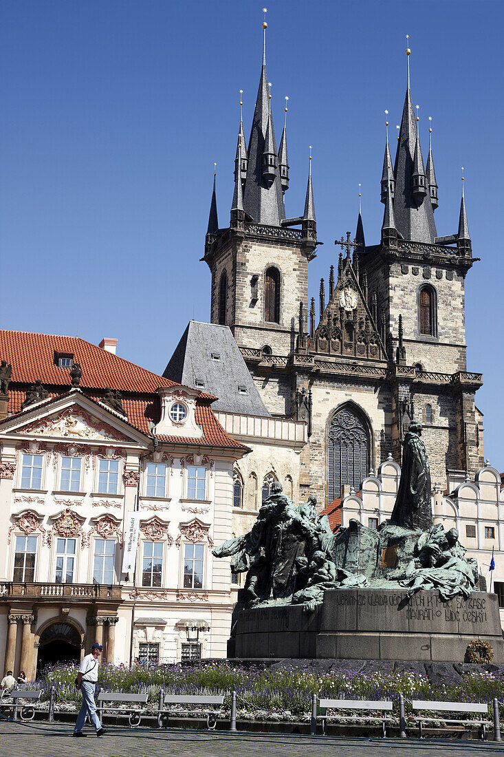 Jan-Hus-Denkmal und Tyn-Kirche in Staromestske Namesti (Altstädter Ring), Prag, Tschechische Republik