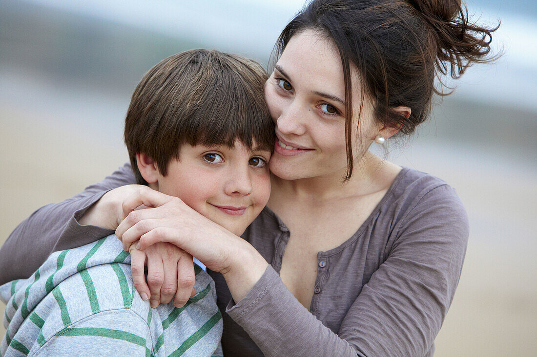 Bruder und Schwester (12 und 20 Jahre alt)