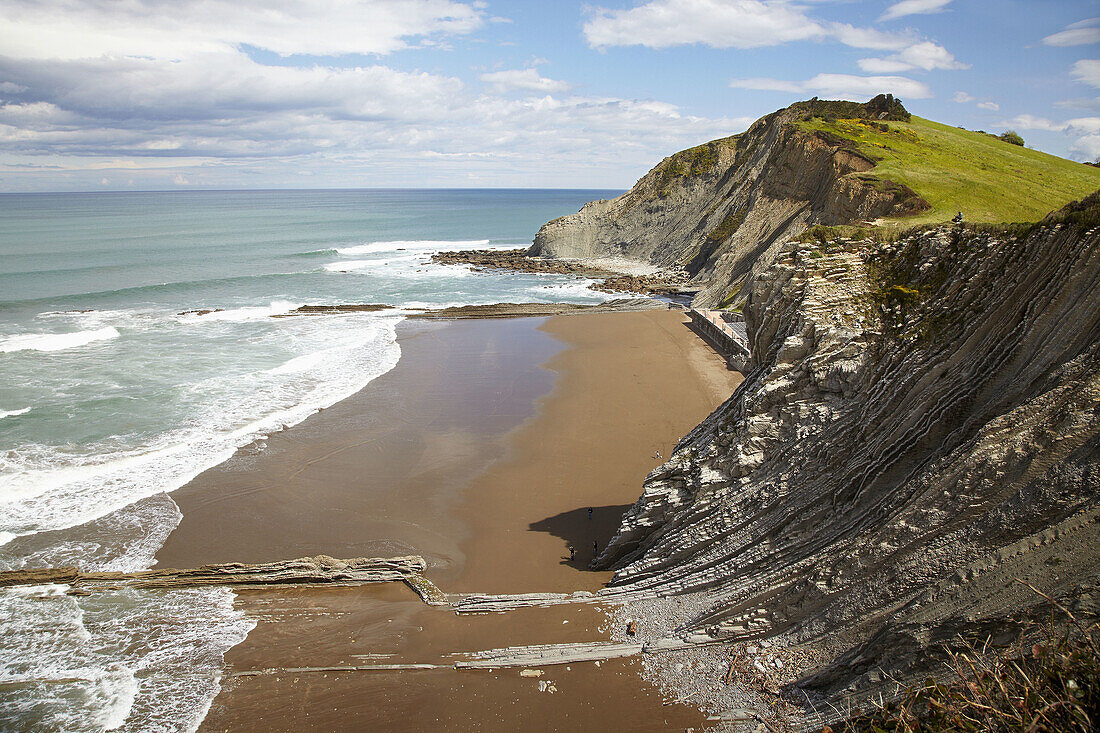 Flysh-Gesteinsschichten, Itzurun-Strand, Zumaia, Guipuzcoa, Baskenland, Spanien