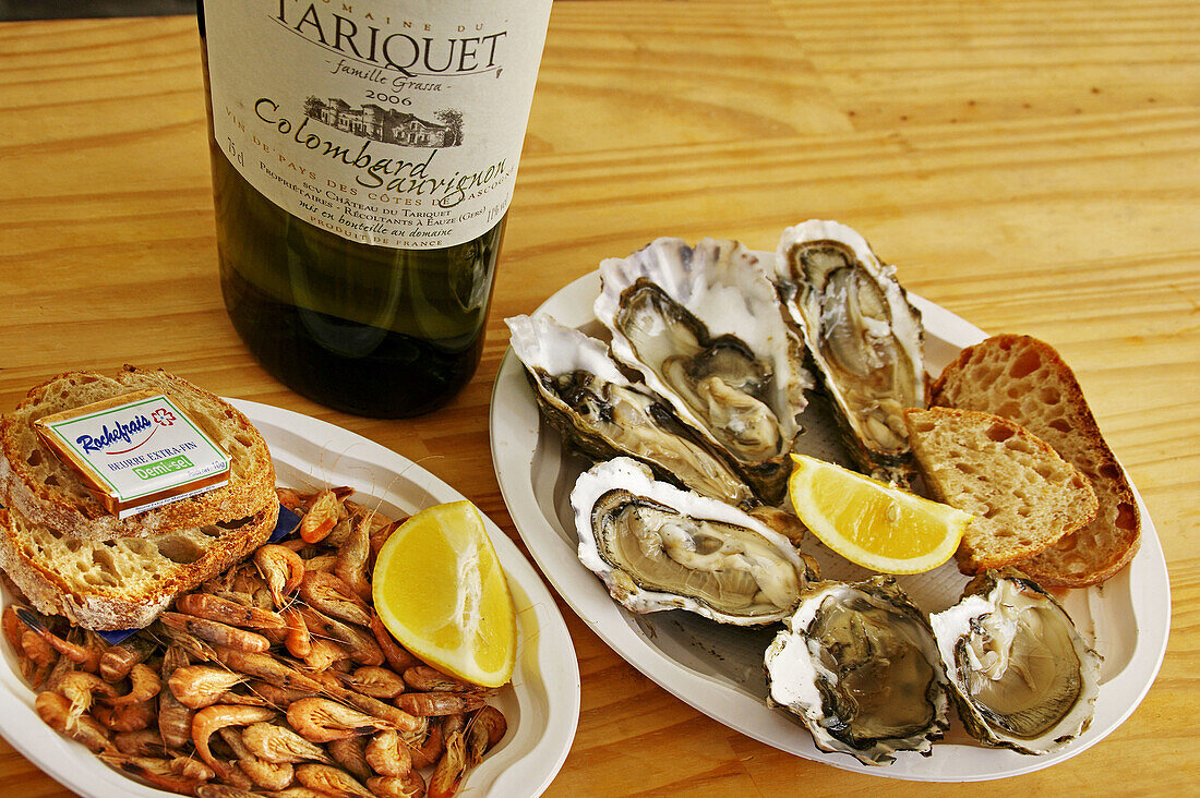 France. Aquitaine. Bordeaux. Food: small schrimps and oysters.