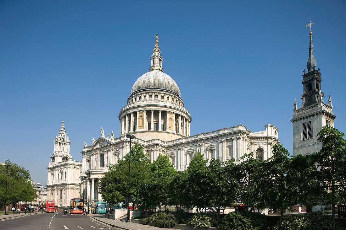 Saint pauls cathedral  Ludgate hill, City of london  England  UK