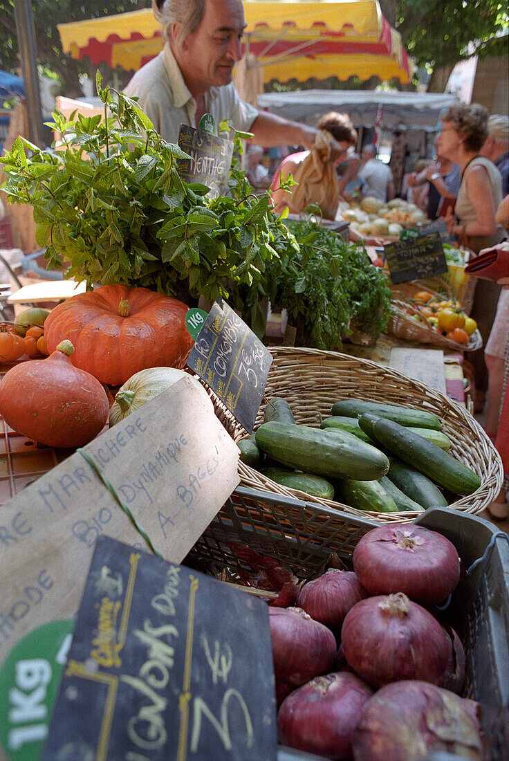 Vegetables on a market stall, market, Collioure, Languedoc-Roussillon, South France, France