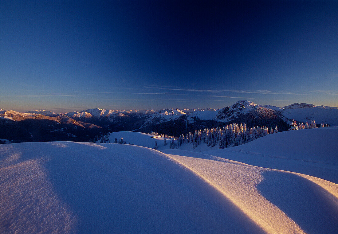 Winterlandschaft bei Sonnenuntergang, Bayern, Deutschland, Europa