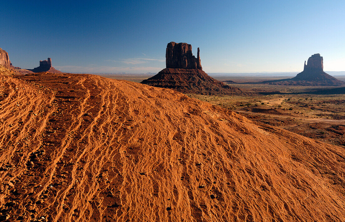 Roter Sandstein im Monument Valley, Utah, Nordamerika, Amerika