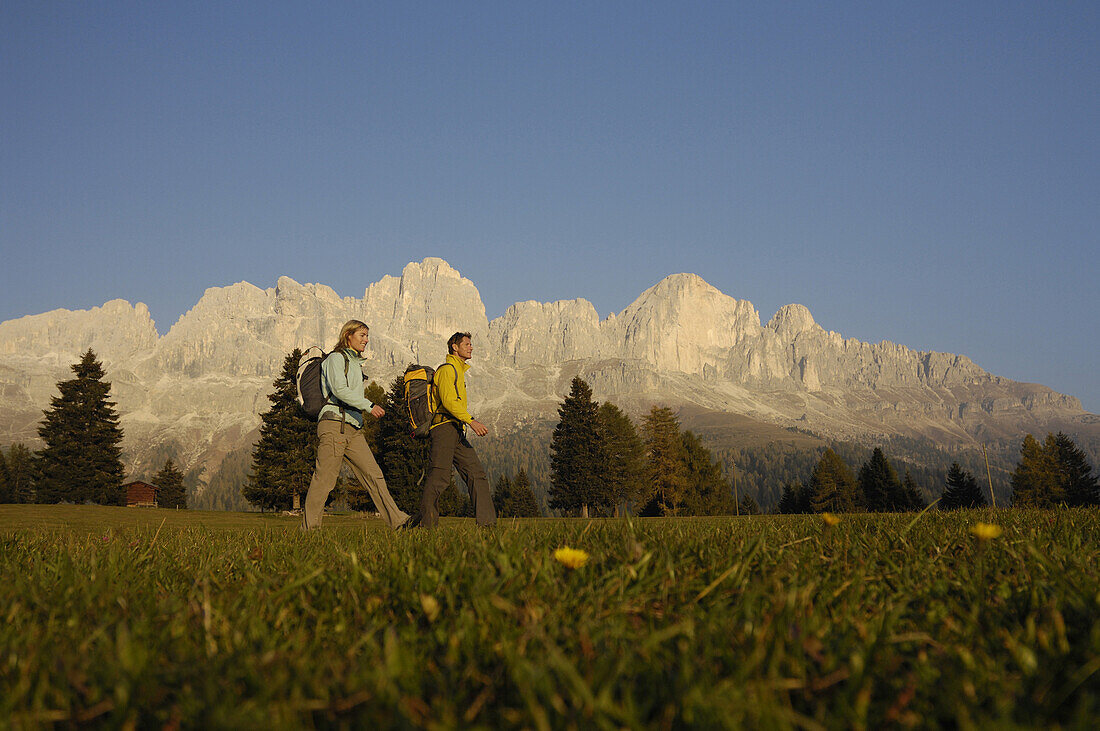 Couple hiking, Rosengarten group, Dolomites, Trentino-Alto Adige/Südtirol, Italy