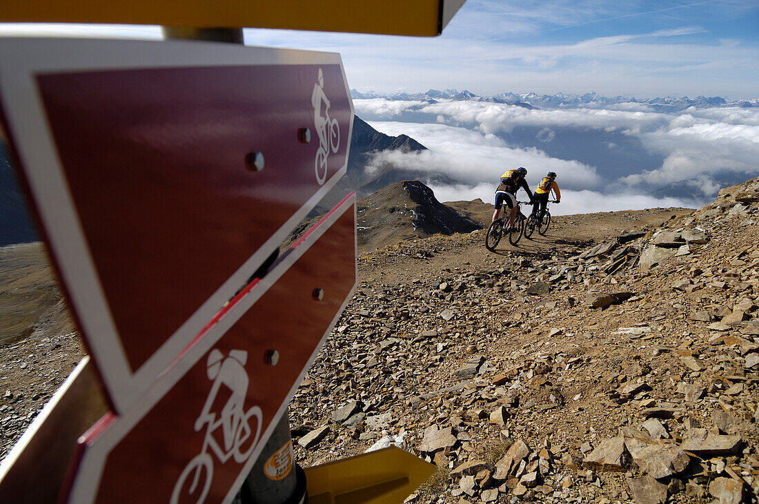 A couple riding mountain bikes in the mountains, Rothorn, Lenzerheide, Switzerland, Europe