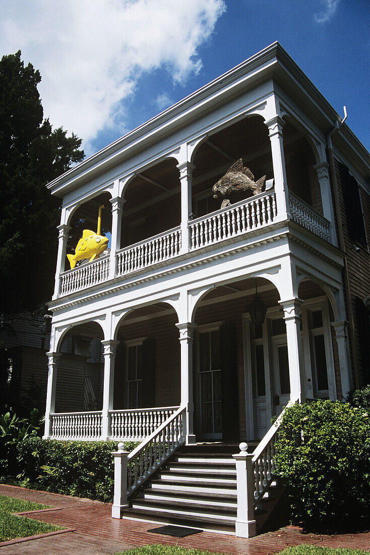 Large house in the Garden District, New Orleans, Louisiana, USA