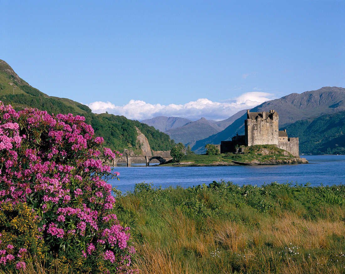 View, Eilean Donan Castle (Loch Duich), Highland, UK, Scotland