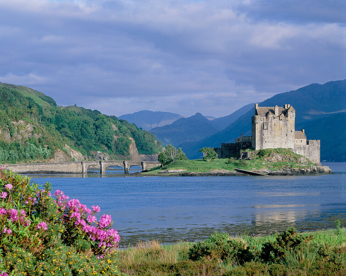 Castle & Loch View, Eilean Donan Castle (Loch Duich), Highland, UK, Scotland