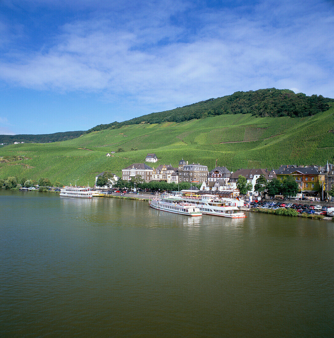 View of Town on R. Mosel (south Bank), Bernkastel-kues (Mosel Valley), Rhineland-palatinate, Germany