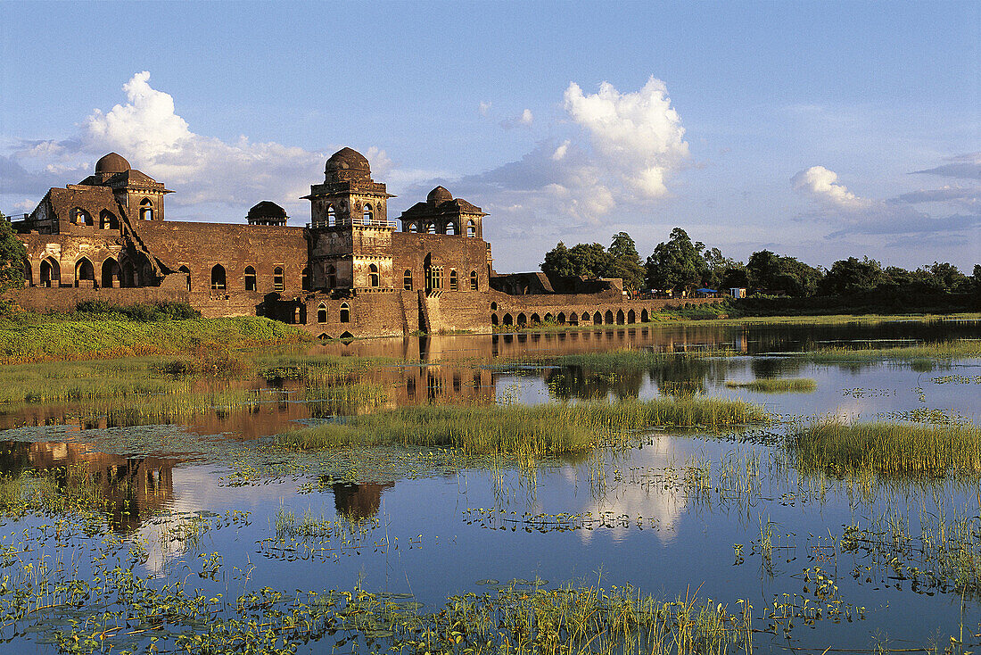 JAHAZ MAHAL, SHIP PALACE, MANDU, MADHYA PRADESH, INDIA