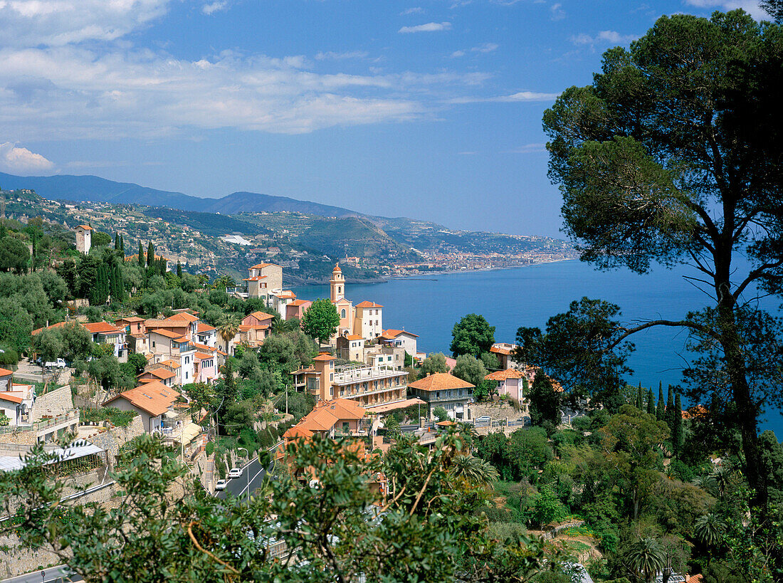 OVERVIEW OF TOWN & SEA, GRIMALDI, PROVENCE (COTE D'AZUR), FRANCE