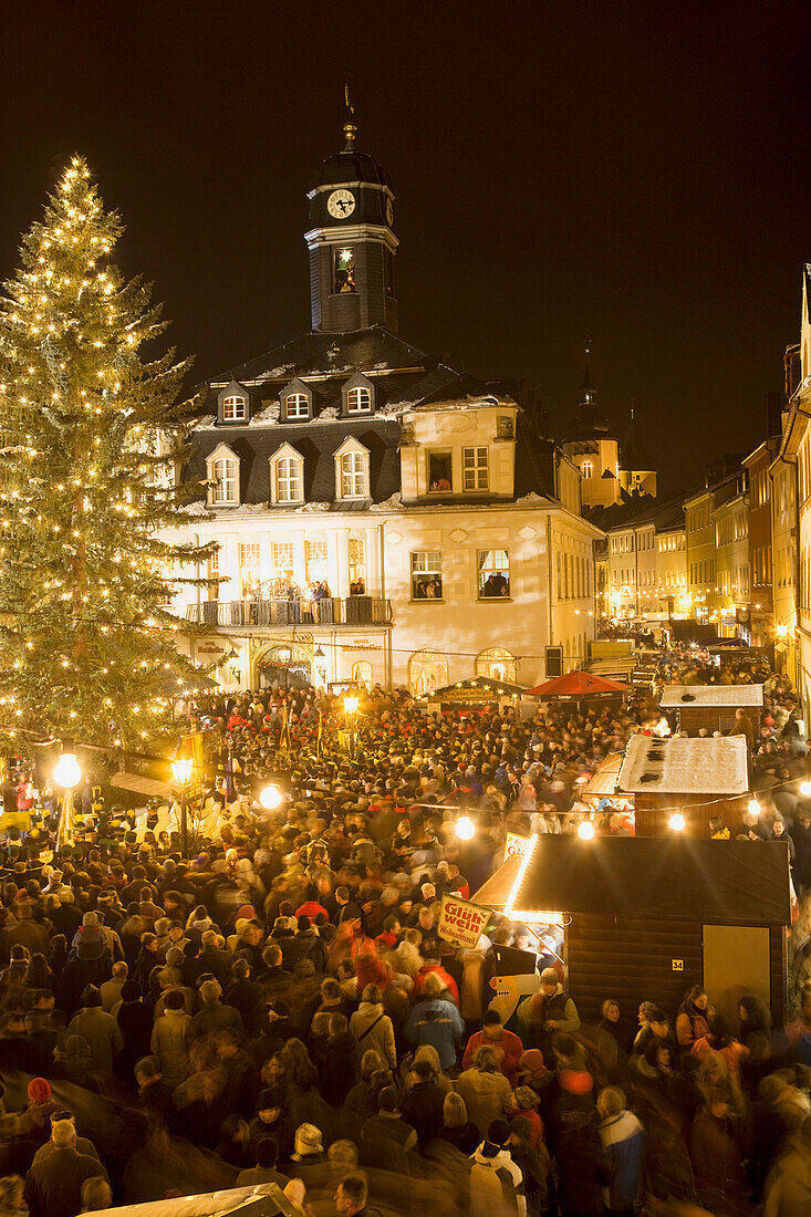 Weihnachtsmarkt auf dem Hauptplatz, Schwarzenberg, Erzgebirge, Sachsen, Deutschland