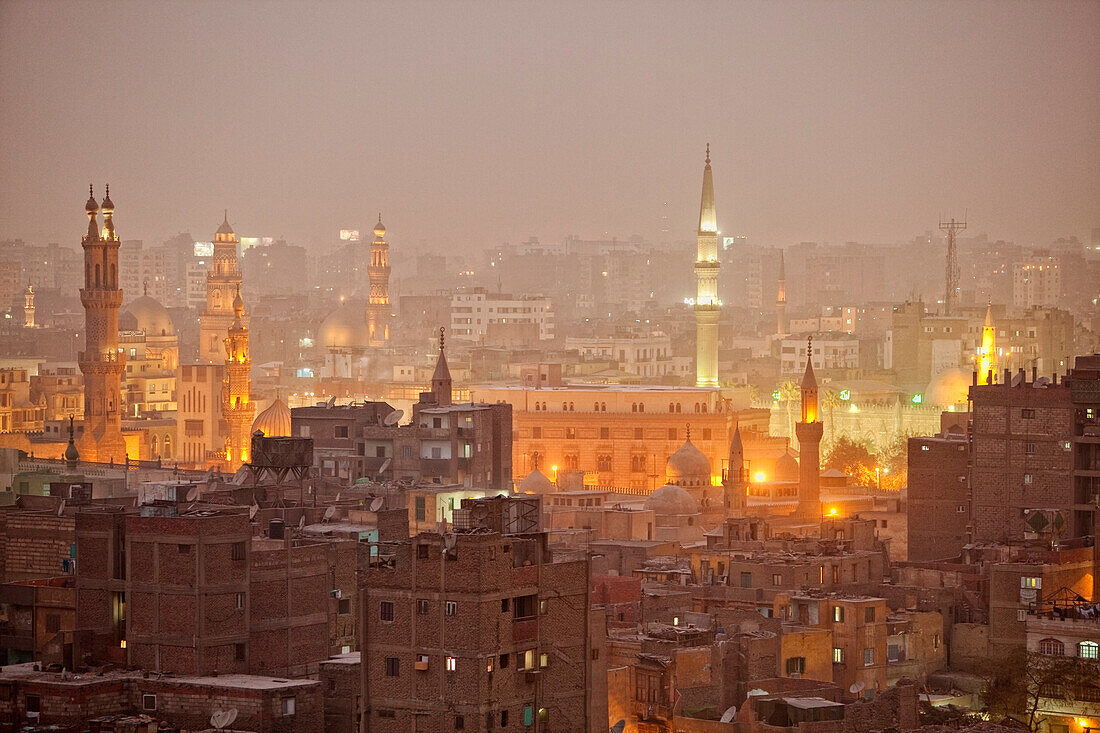 Blick auf die islamische Altstadt am Abend, Kairo, Ägypten, Afrika