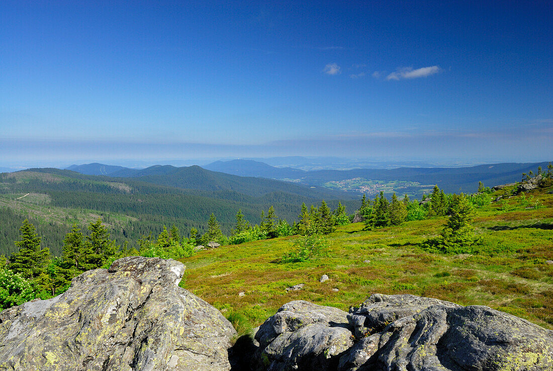 Ausblick vom Gipfel, Großer Arber, Nationalpark Bayerischer Wald, Niederbayern, Bayern, Deutschland